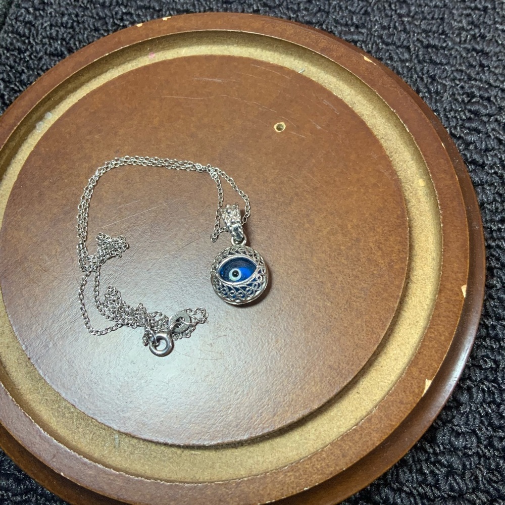 Cute evil eye, 925 silver pendant with chain approximately 18 inch